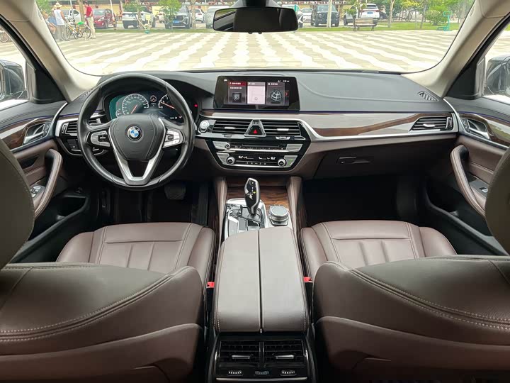 BMW 5 Series рестайлинг 525Li люкс-пакет — фото 9