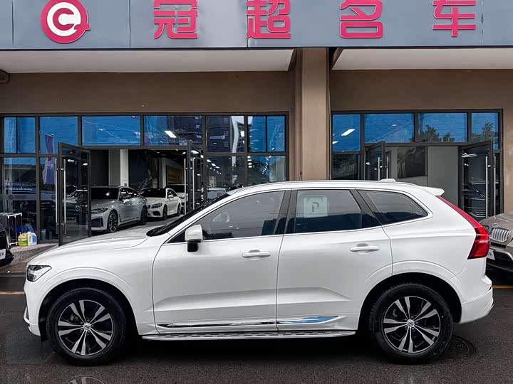 Volvo XC60 2022 B 5 4 WD — фото 4