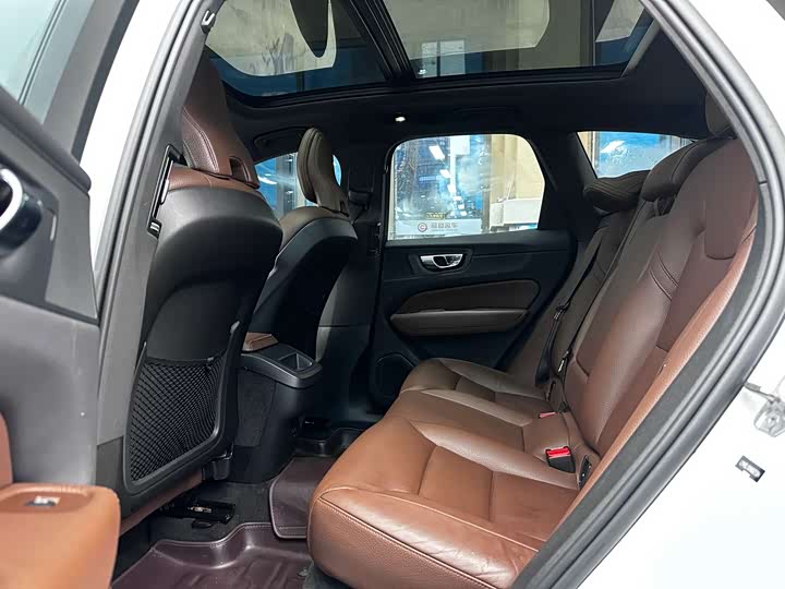 Volvo XC60 2022 B 5 4 WD — фото 14