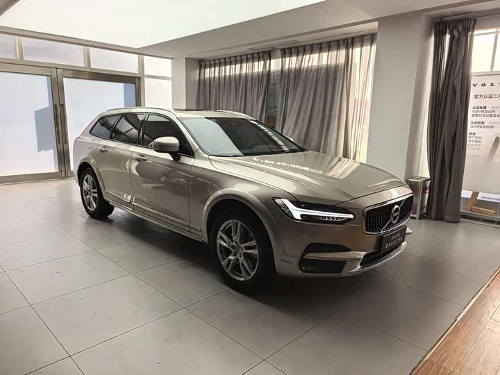 Volvo V90 2019 Cross Country T 5 AWD V — фото 3