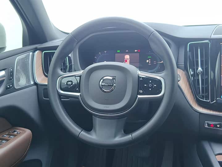 Volvo XC60 Hybrid 2025 Hybrid 4 WD — фото 15