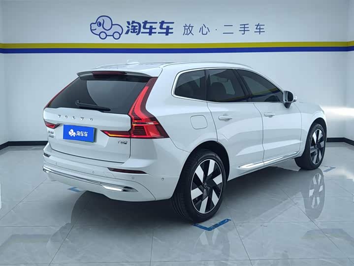 Volvo XC60 Hybrid 2025 Hybrid 4 WD — фото 3