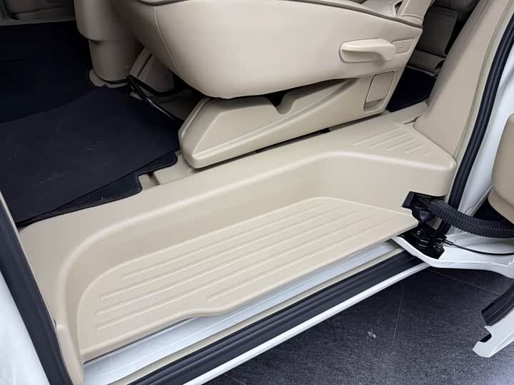Nissan Quest — фото 16