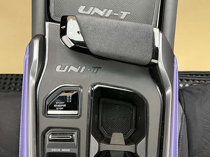 Changan UNI-T 2023 1.5 T Premium — фото 10