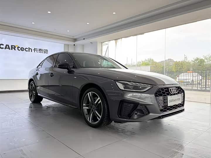 Audi A4L 2022 40 TFSI — фото 2