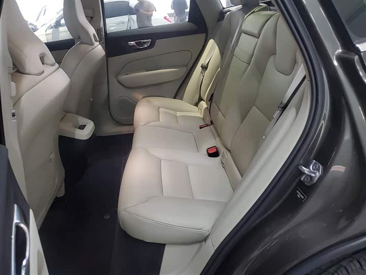 Volvo XC60 2020 T 5 4 WD — фото 17
