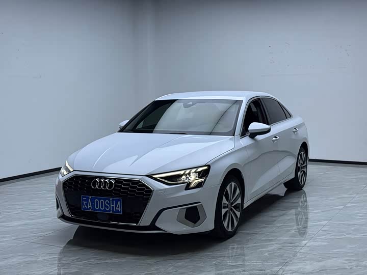 Audi A3 2021 A 3 L Limousine 35 TFSI — фото 1