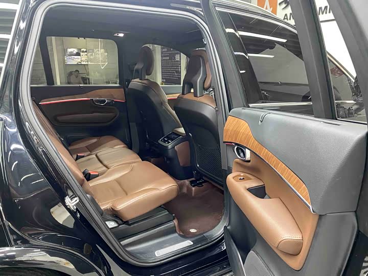 Volvo XC90 2022 B 6 7 — фото 13