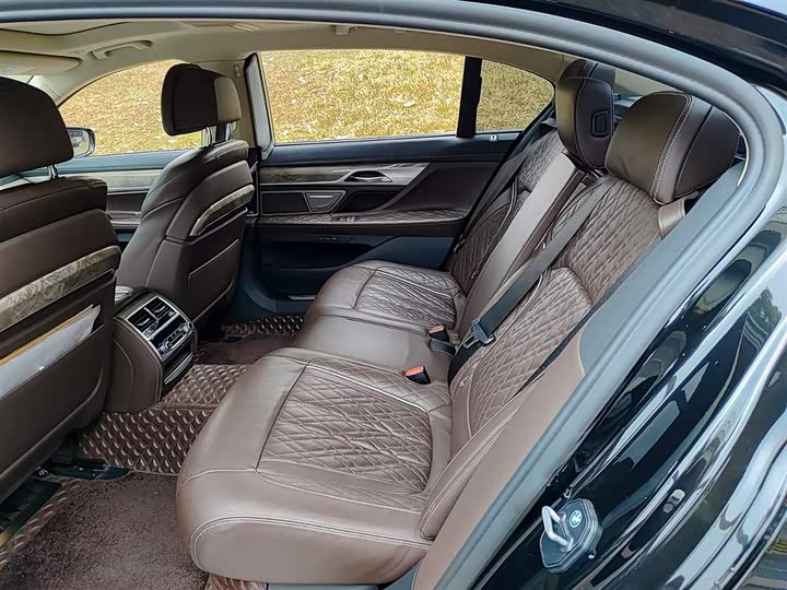 BMW 7-Series 2019 740 Li Leading — фото 8