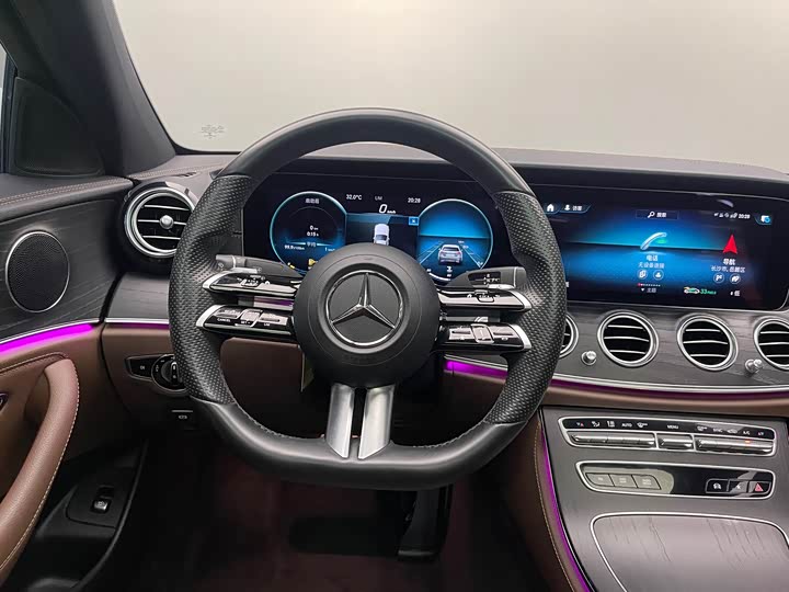 Mercedes-Benz E-Class 2022 E 260 L Sport — фото 15
