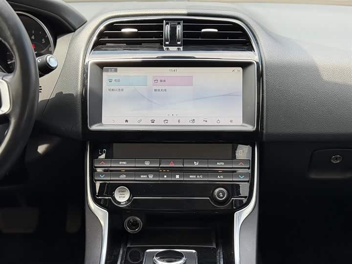 Jaguar XEL 2018 2.0 T 200 PS — фото 31
