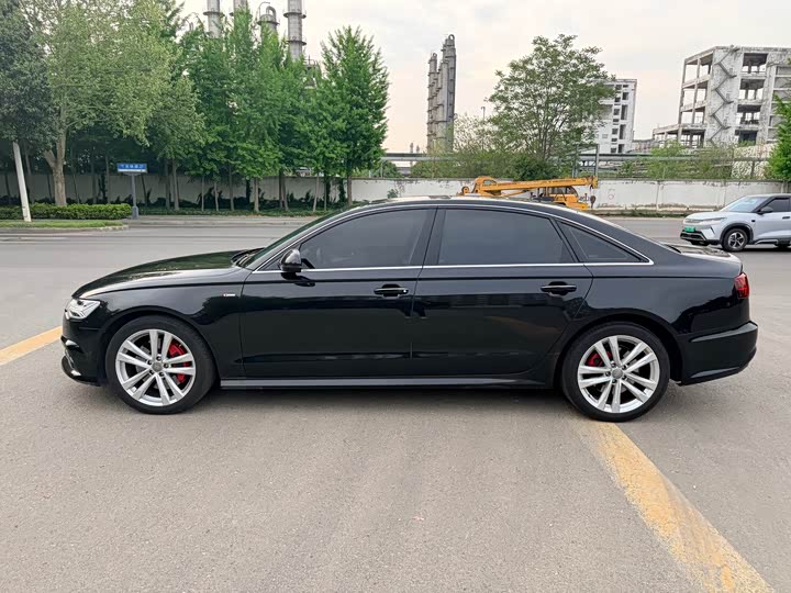 Audi A6L 30 45 TFSI quattro спорт — фото 4