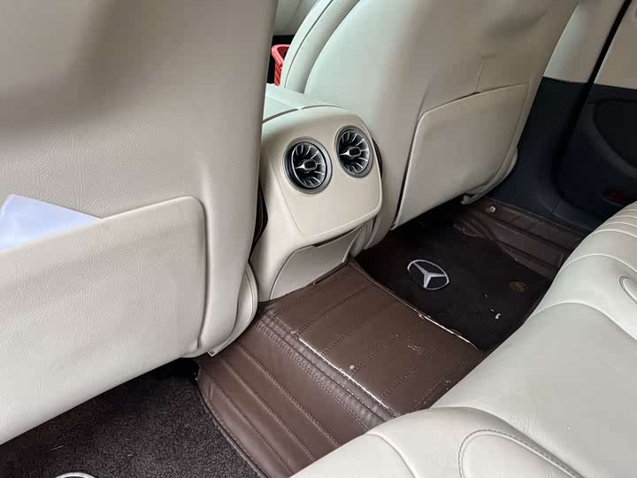 Mercedes-Benz CLS 2018 CLS 300 — фото 12