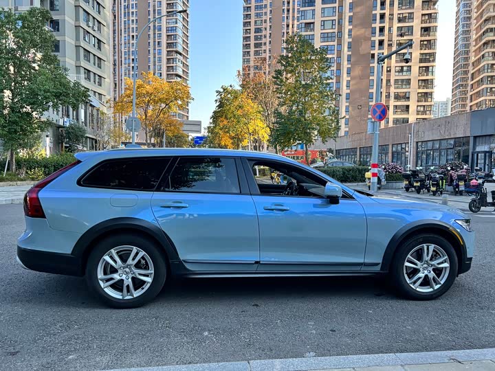 Volvo V90 2017 Cross Country T 5 AWD — фото 4
