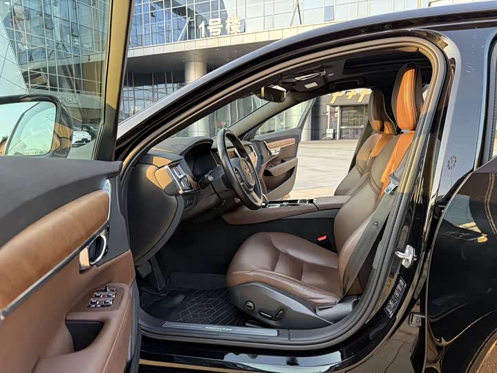 Volvo S90 Hybrid 2022 T 8 E Hybrid — фото 4