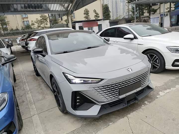 Changan UNI-V 2022 1.5 T Premium — фото 20
