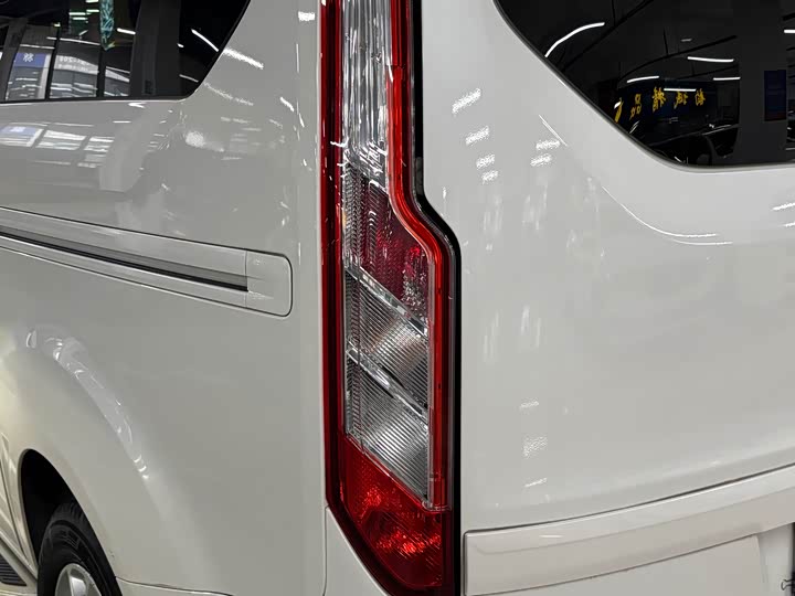 Ford Tourneo — фото 12