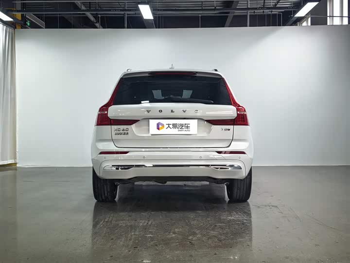 Volvo XC60 Hybrid 2025 Hybrid 4 WD — фото 4