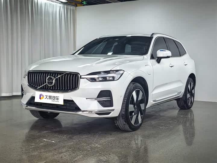 Volvo XC60 Hybrid 2025 Hybrid 4 WD — фото 1