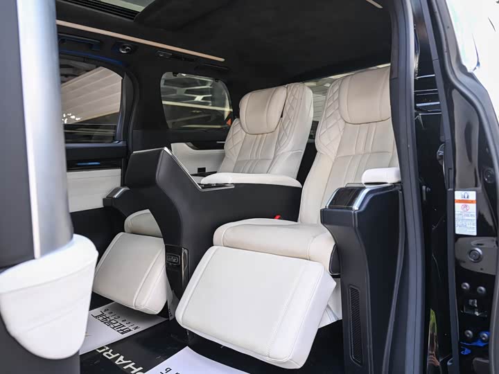 Toyota Alphard — фото 8
