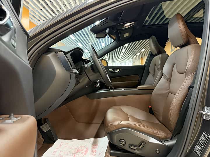 Volvo XC60 2022 B 5 4 WD — фото 6