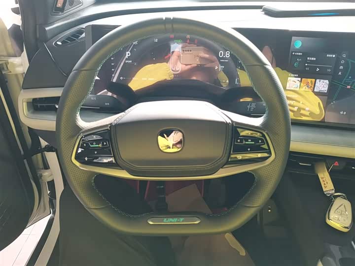 Changan UNI-T 2023 1.5 T Premium — фото 11