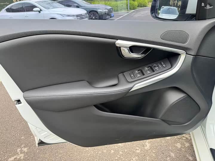 Volvo V40 2015 1.6 T — фото 4