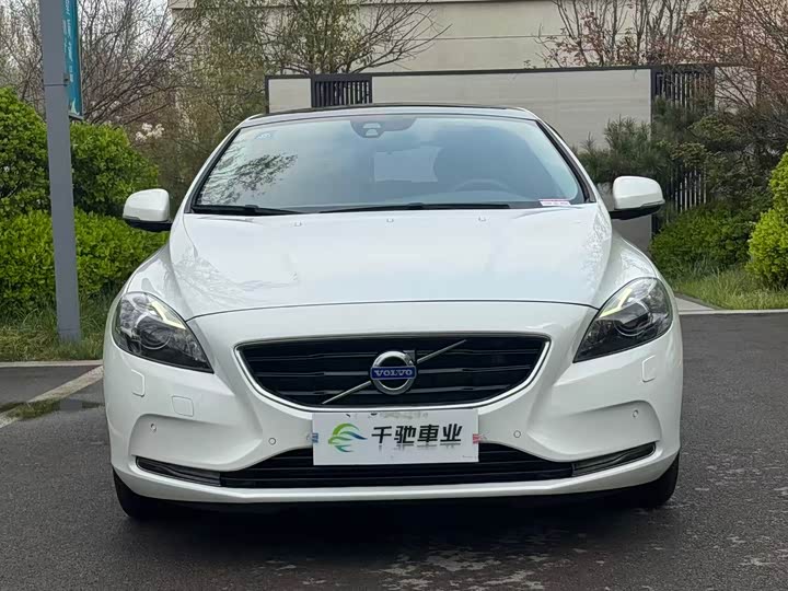 Volvo V40 2015 1.6 T — фото 2
