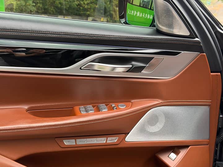 BMW 7-Series 2018 740 Li x Drive M — фото 8