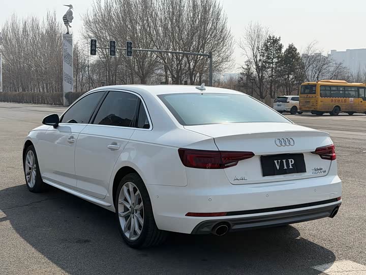 Audi A4L 2018 30 40 TFSI — фото 7