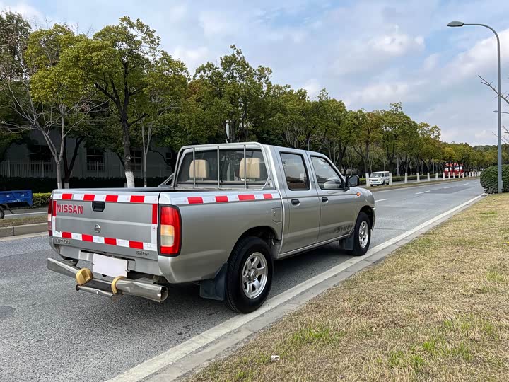 Nissan ZN 2013 2.4 L 2 WDLuxury 5 — фото 4