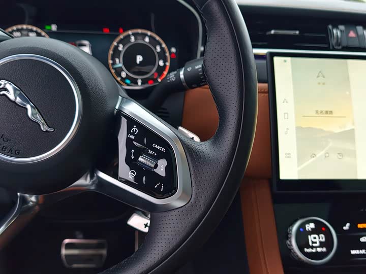 Jaguar XFL 2024 2.0 T P 300 4 WD — фото 17