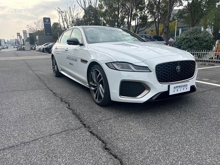 Jaguar XFL 2024 2.0 T P 300 4 WD — фото 2