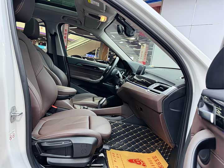 BMW X1 2020 s Drive 20 Li — фото 17