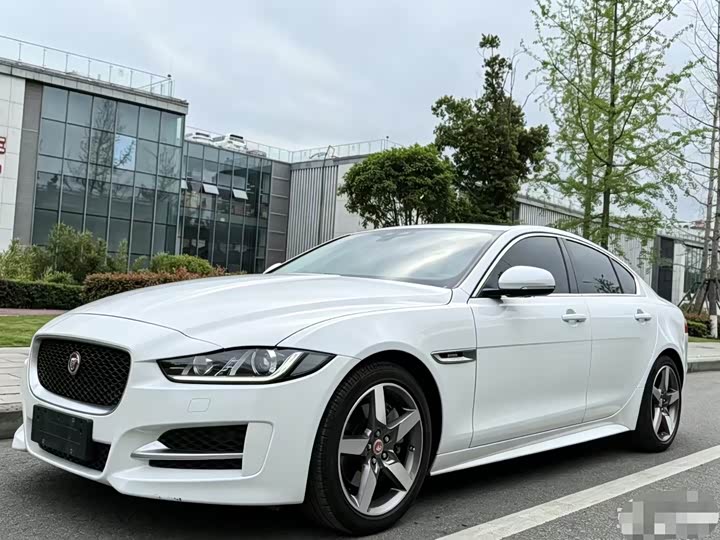 Jaguar XE 2015 2.0 T 200 PS R-Sport — фото 1