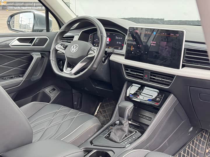 Volkswagen Tiguan L — фото 10