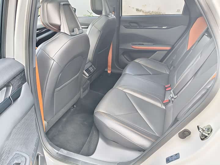 Changan UNI-V 2022 1.5 T Premium — фото 11