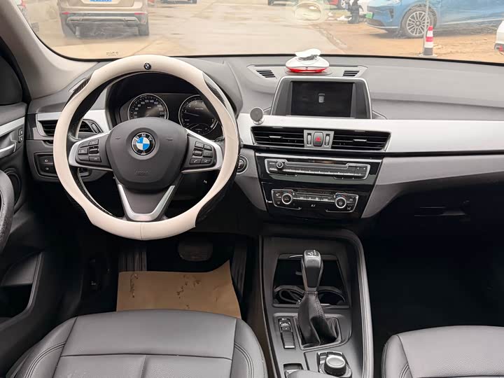 BMW X1 2018 s Drive 18 Li — фото 14