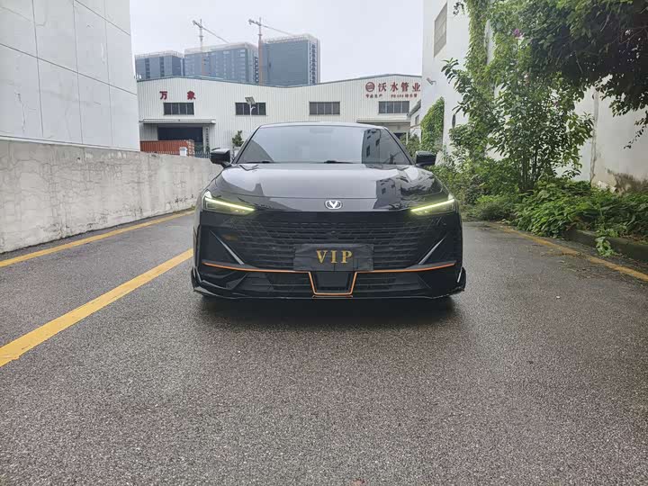 Changan UNI-V 2022 1.5 T — фото 2