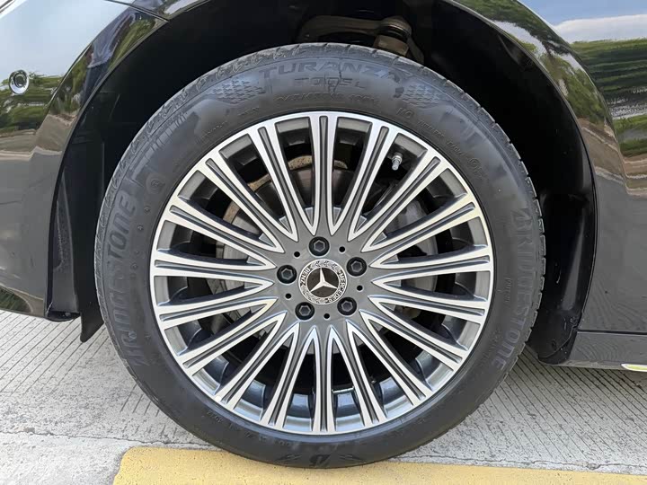 Mercedes-Benz E-Class 2023 E 300 L Luxury — фото 10