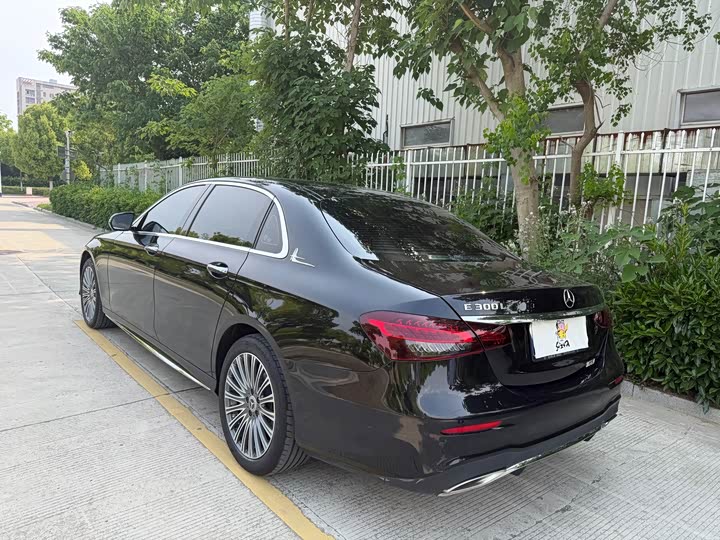 Mercedes-Benz E-Class 2023 E 300 L Luxury — фото 17