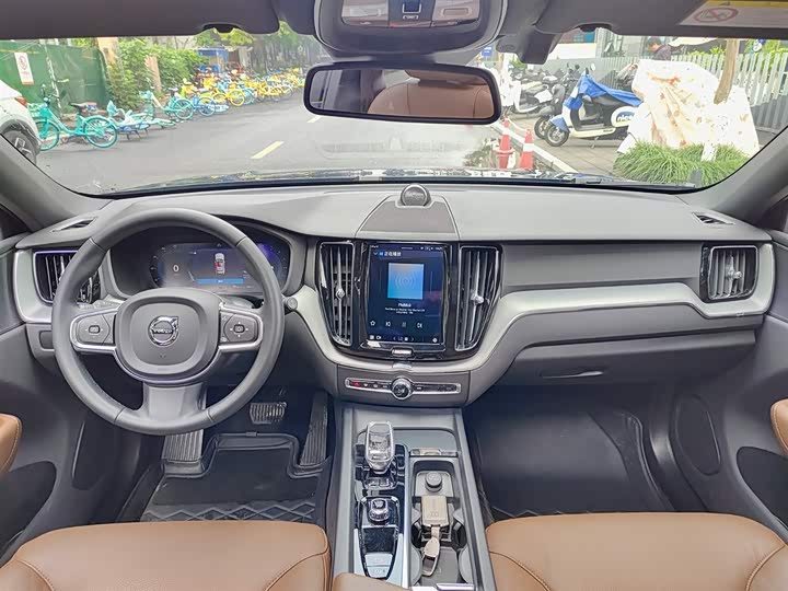 Volvo XC60 2024 B 5 4 WD — фото 10