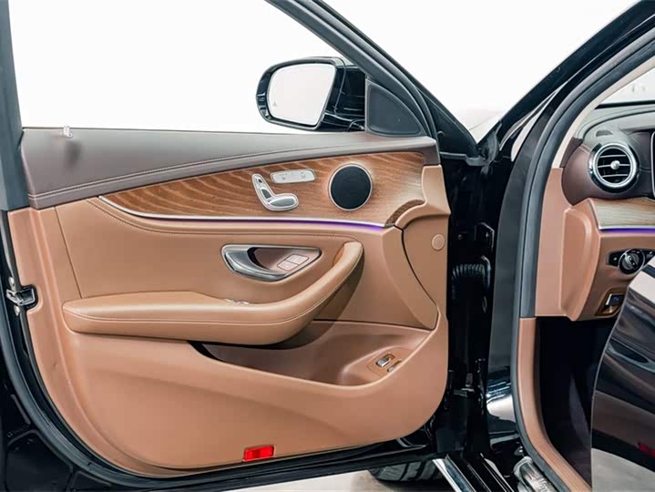 Mercedes-Benz E-Class 2022 E 350 e L — фото 17