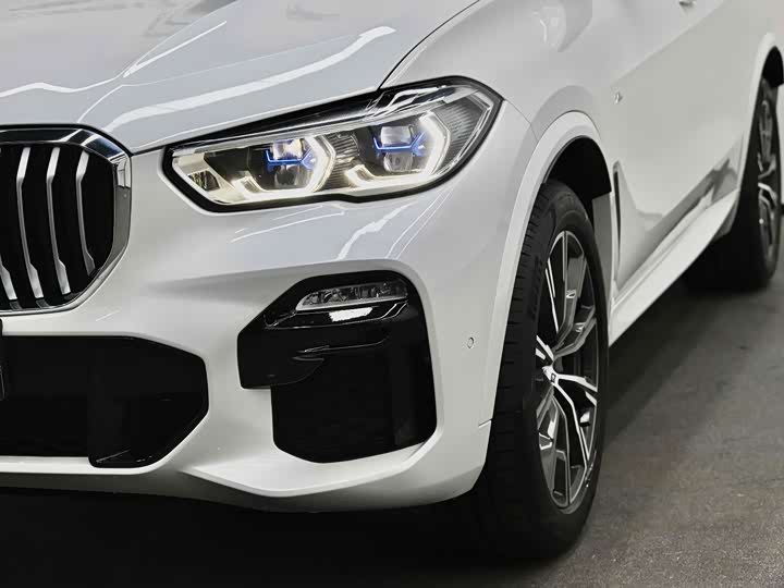 BMW X5 2019 x Drive 40i M — фото 20