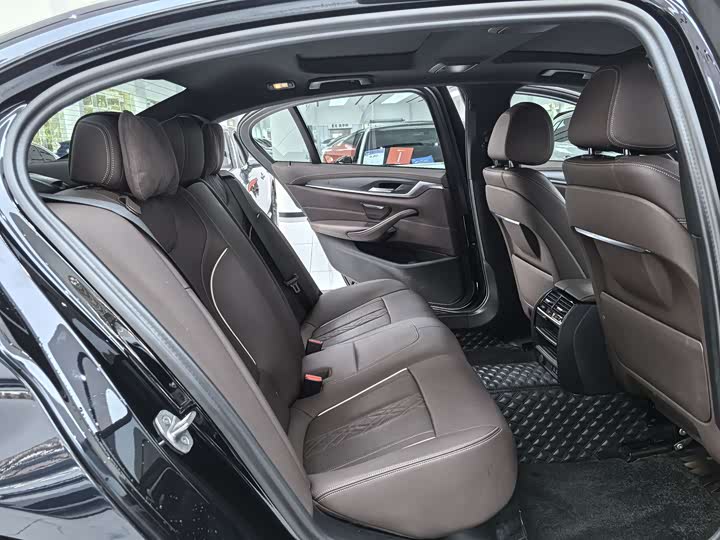 BMW 5-Series 2023 530 Li Leading M — фото 12