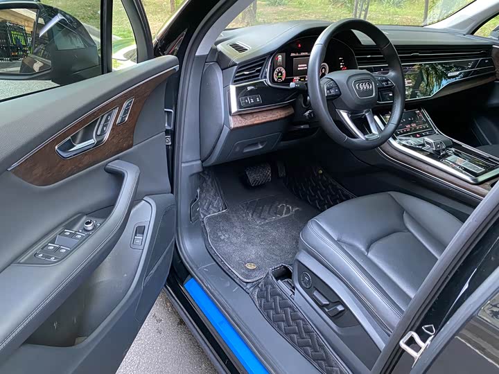 Audi Q7 2023 55 TFSI quattro S line Sport — фото 8