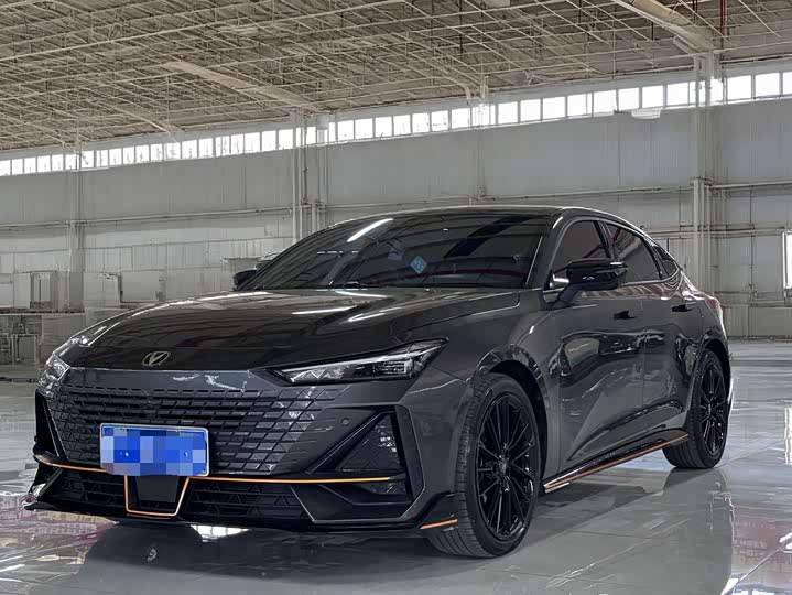 Changan UNI-V 2022 1.5 T — фото 1