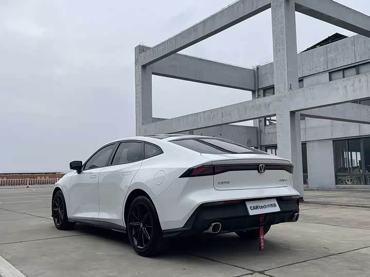 Changan UNI-V 2022 1.5 T Premium — фото 7