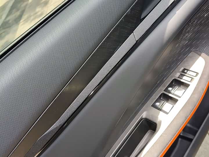 Changan UNI-V 2023 1.5 T Premium — фото 12