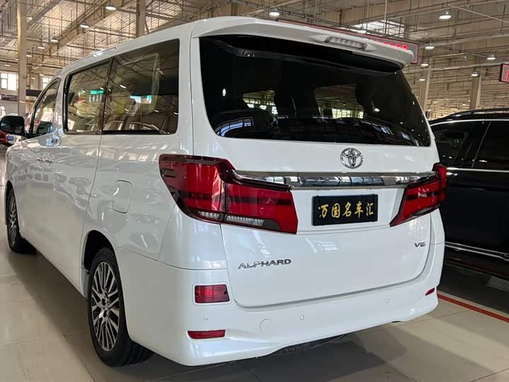 Toyota Alphard — фото 5